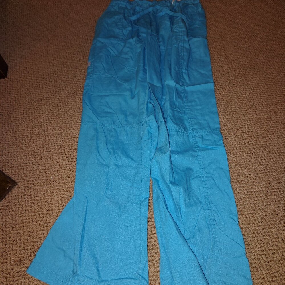 Scrub set